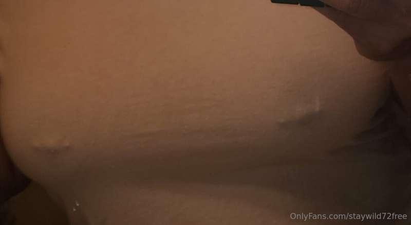 Peek-a-boo 
#piercednipples #cougar #sexymama