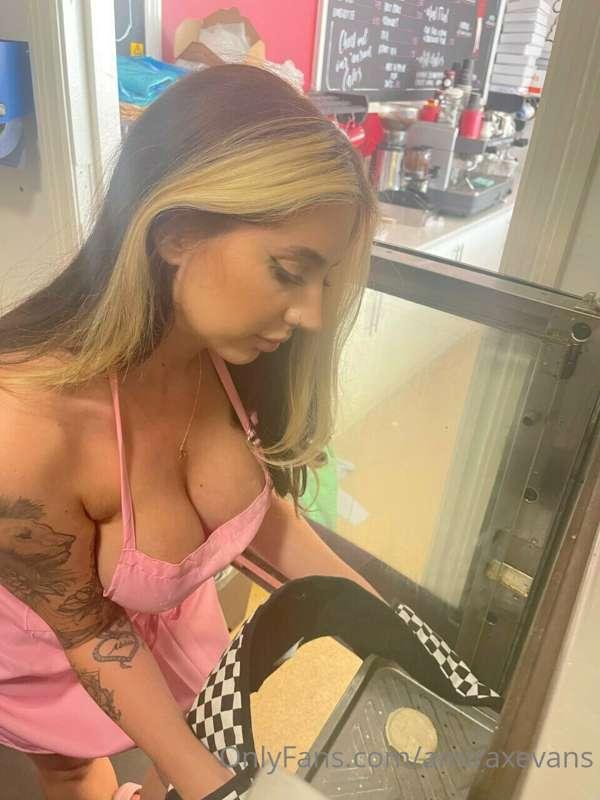 the oven gets so hot... i always bake naked 😌