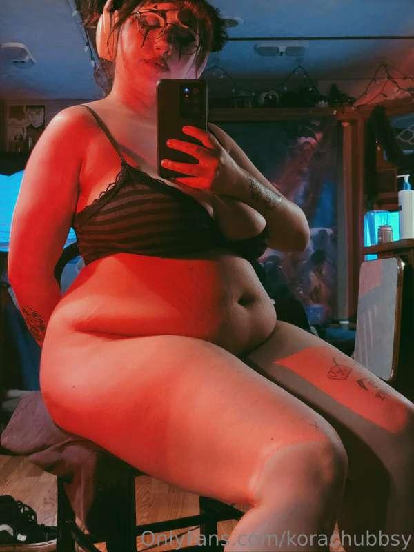 there's a fat bitch living inside of my mirror and she won't..