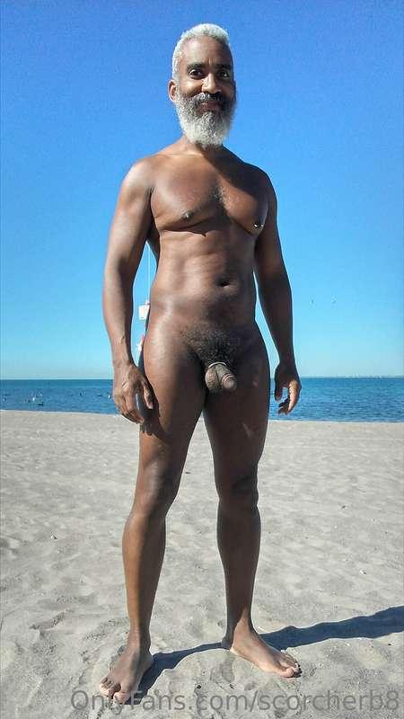 Throwback Thursday!  #beard #musculardaddy #gay #feet #gaycr..