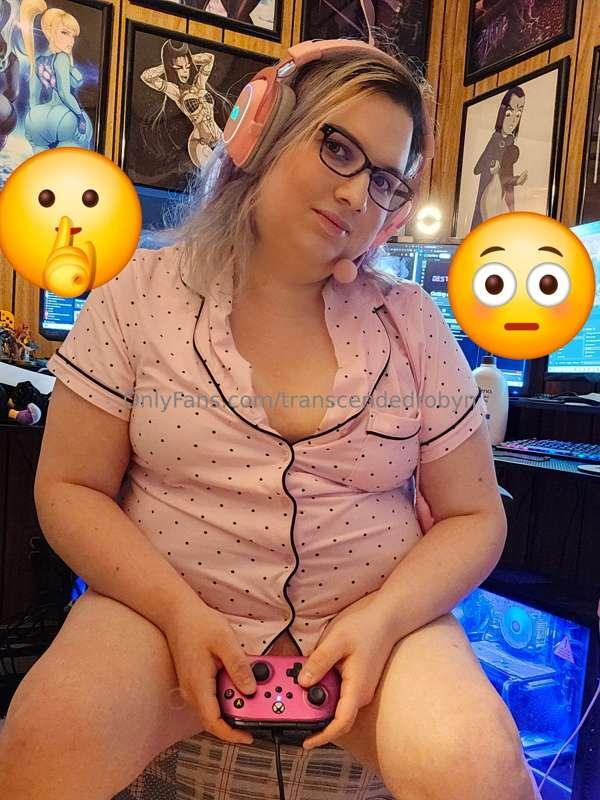 Hey guys, I stream over on Joystick.tv! Gimme a follow!! htt..