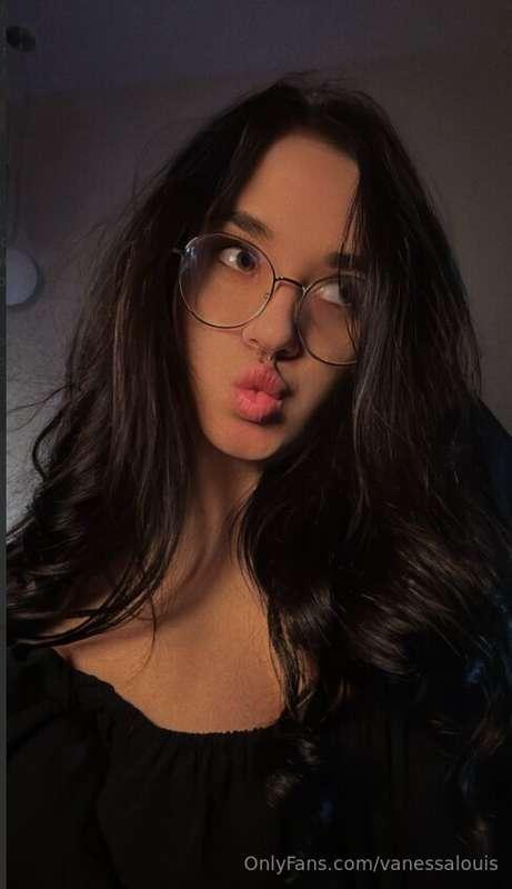 🔥 🔥 🔥
Daddy, I'm so horny and I don't know what to do🫦
Can y..