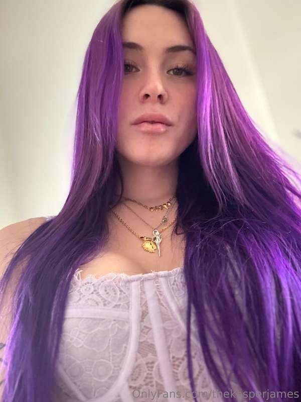 Thinking of you, maybe you should be in my DMs right now 🖤