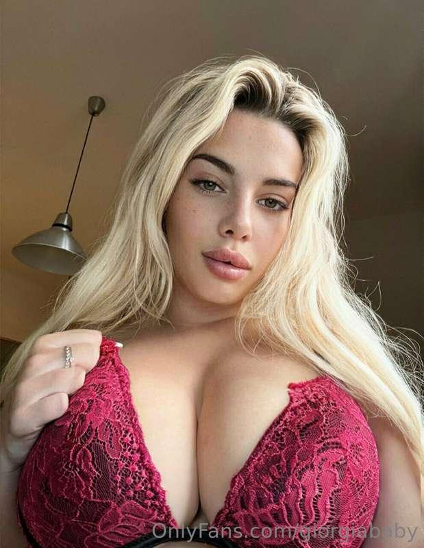 Secondo te di che colore sono i miei occhi?
Ci sono pareri m..