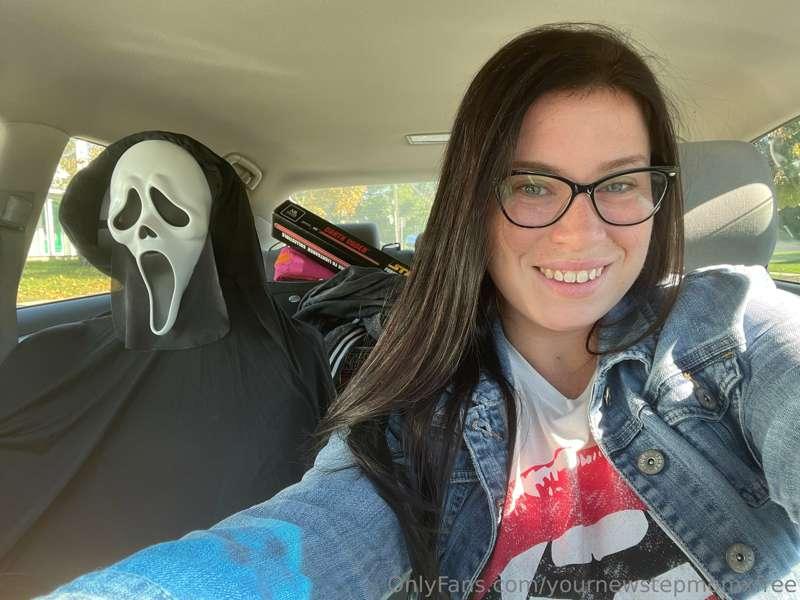 Heading out for spooky fun! Dressed up my passenger seat! 🤣