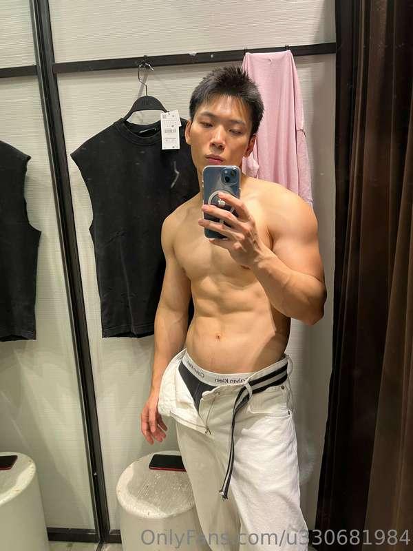 I'm in the fitting room come find me👅