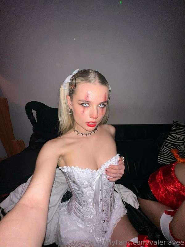 had so much fun trying to look scary in these pics.. do u li..