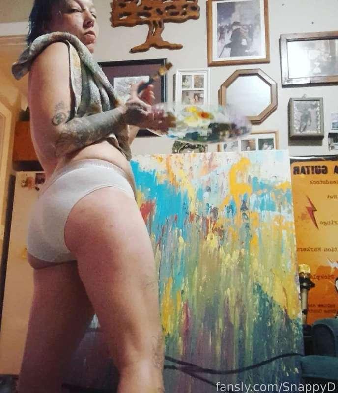 Just doing a little painting. 💋
