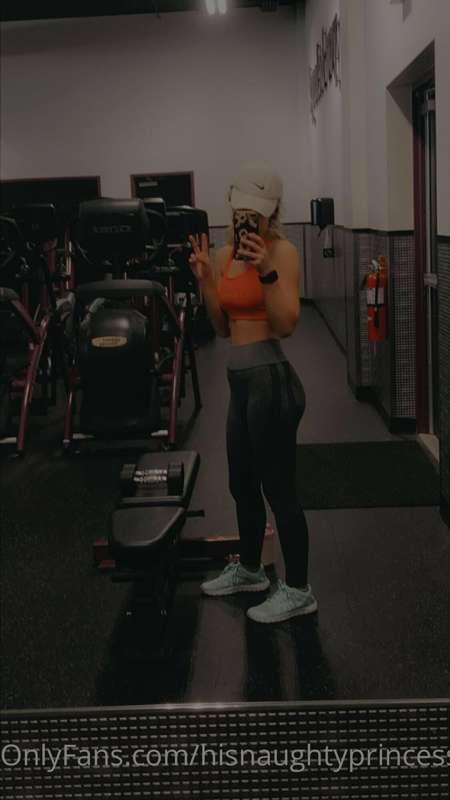 Imagine you watch from behind me as I do my workout🤤