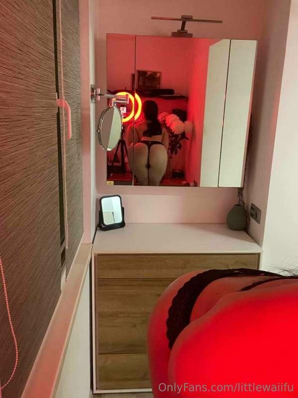 How do you like my new mirror? I wanted to take a picture so..