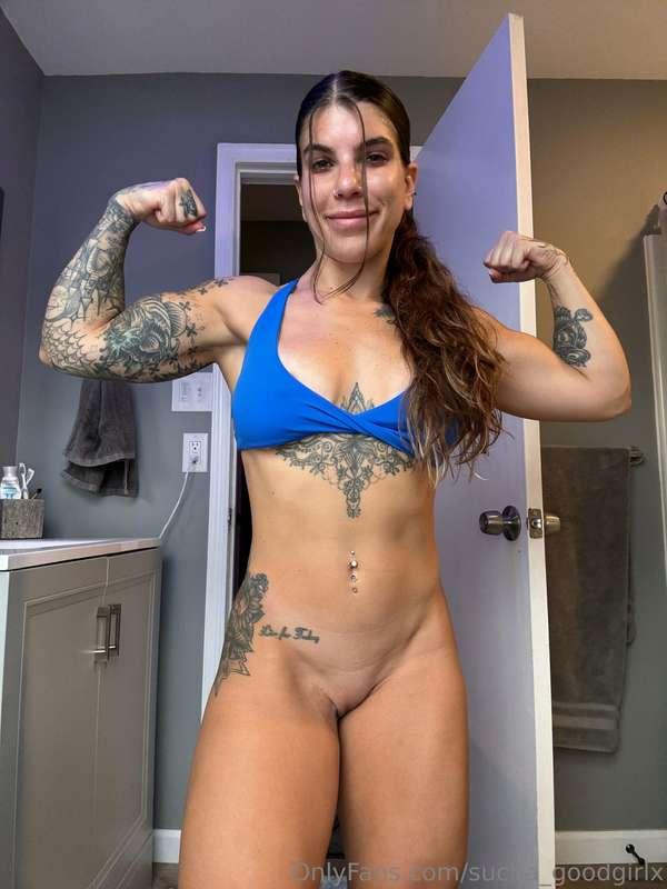 SWIPE twice to lift my top😘
