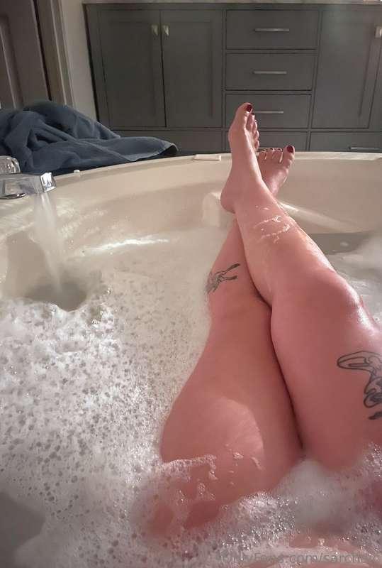 Bath time while I’m on vacay, anyone care to join? See me so..