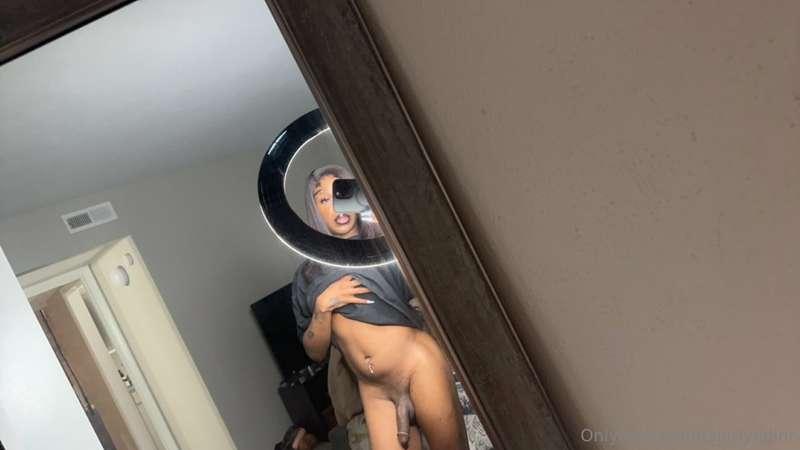I bet you wanna eat this dick up Raw😈