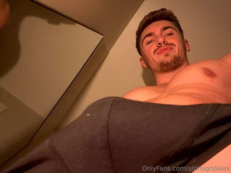 Hello down there. Time to stop drooling and start behaving 😏