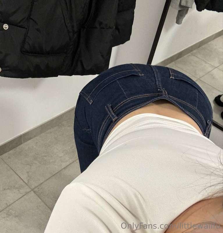 Will you help me take off my jeans so my ass can be seen?😏🥵