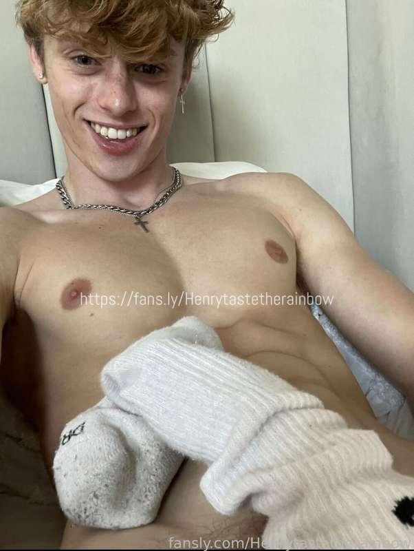 henrytastetherainbow image #0