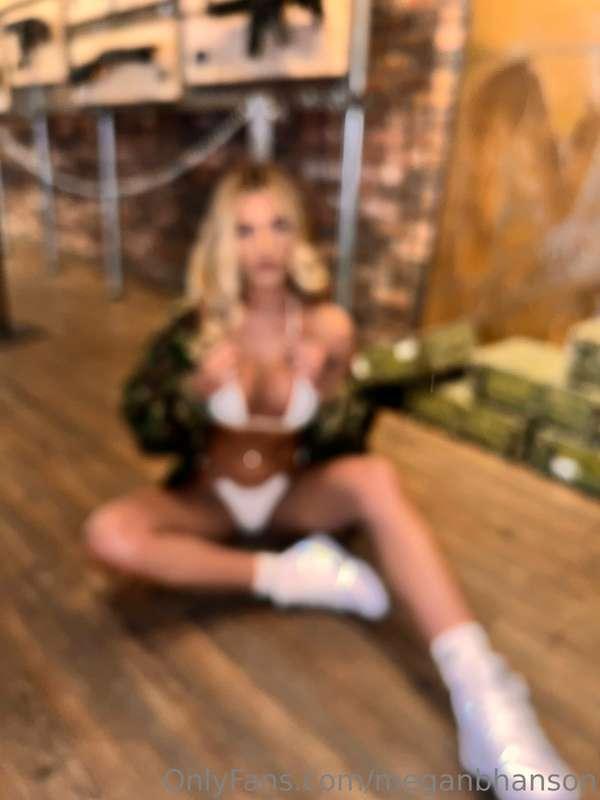 check your dm for some risky pics I took in public 🤭🙈