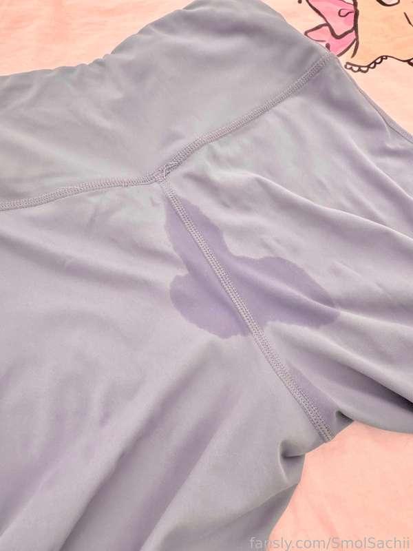 sachi-chan got a little extra sweaty today  (｡&gt;\\&lt;) 

is senpai thinking what sachi-chan is thinking rn? 💭 naughty naughty~~

#fyp #asian #japanese #fitness #yogapants #workout #gym #sph #wet #free