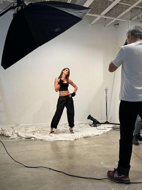 Been in LA doing some modeling gigs, thank you for being wit..