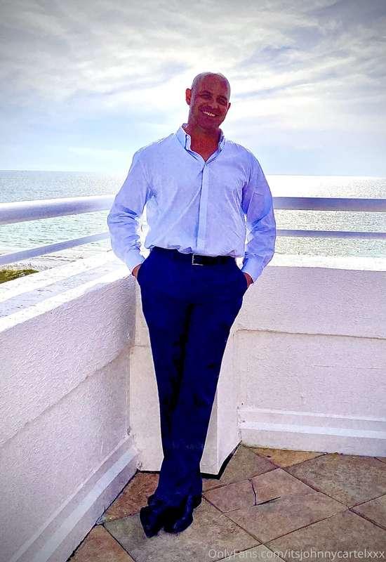 Nothing but smiles on a Balcony with Beach’s