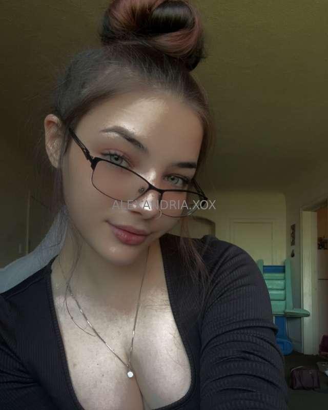 Felt cute☺️ do you like my hair up?😌