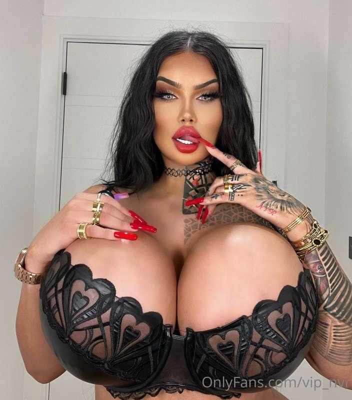 Hit me up if you want to have some fun! 😈👅