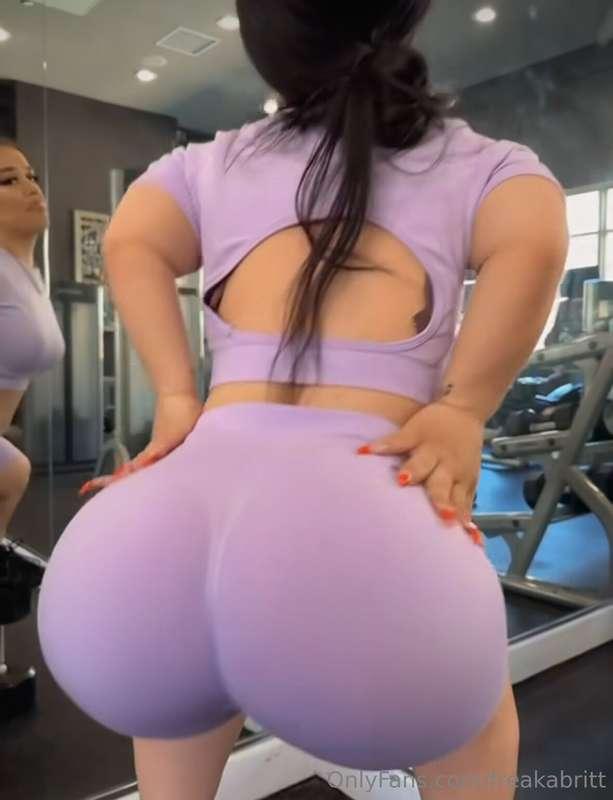 me and u alone in the gym ... wyd? 