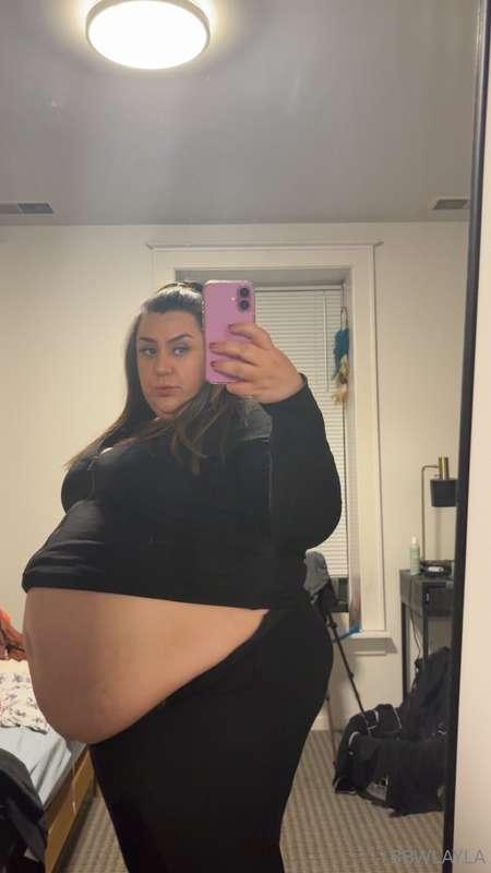 I love how huge my gut looks when it’s stuffed full 