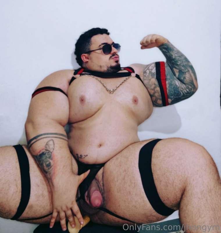 ¡Imagina este enorme cuerpo encima de ti! 💪🏼🔥

Imagine this ..