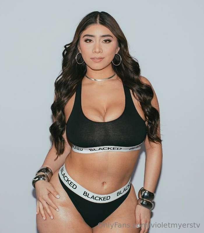 What do you think of this set?😈https://onlyfans.com/violetmy..