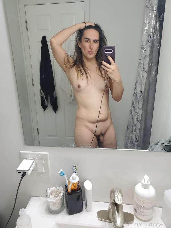 Hello guys! What do you guys think of my slutty side? Engage..