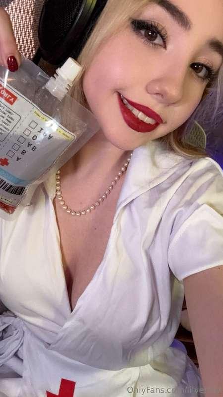 live @ twitch/lilverrby  NURSE COSPLAY ❤️