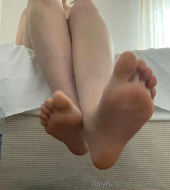 Here’s one for you foot lovers ;)