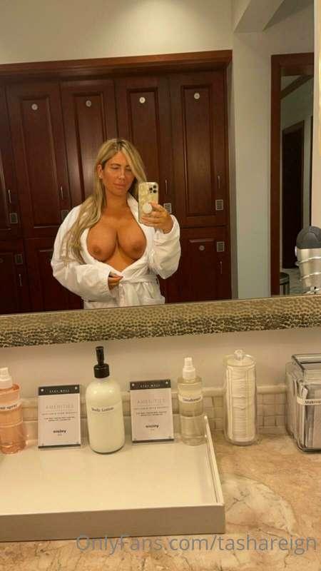my titties popped to say hi today babe!😈 Let's make the most..