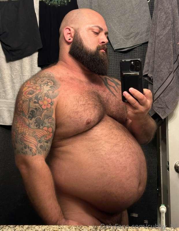 This belly is sooo stuffed after a 5600 calorie day. I need ..