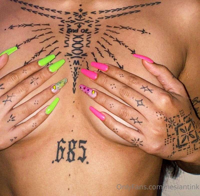 Cosmo n Wanda nail vibes 🍏💖💅🏽
