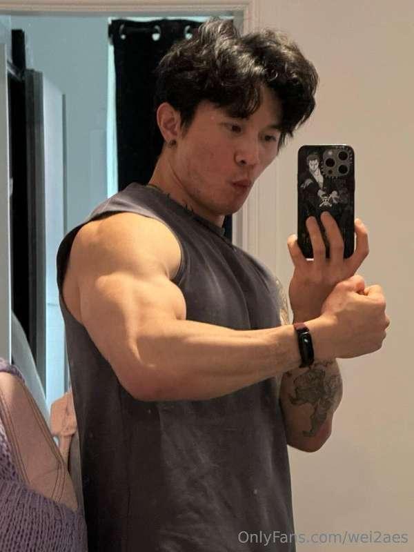 Wanna see bigger than my muscles? 