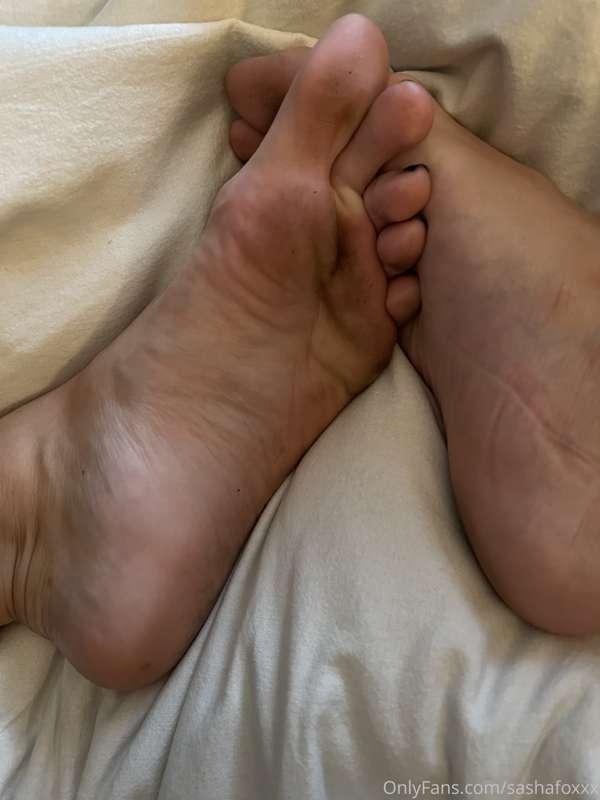 Where’s my foot slaves 😊? These are just for you. Come clean..