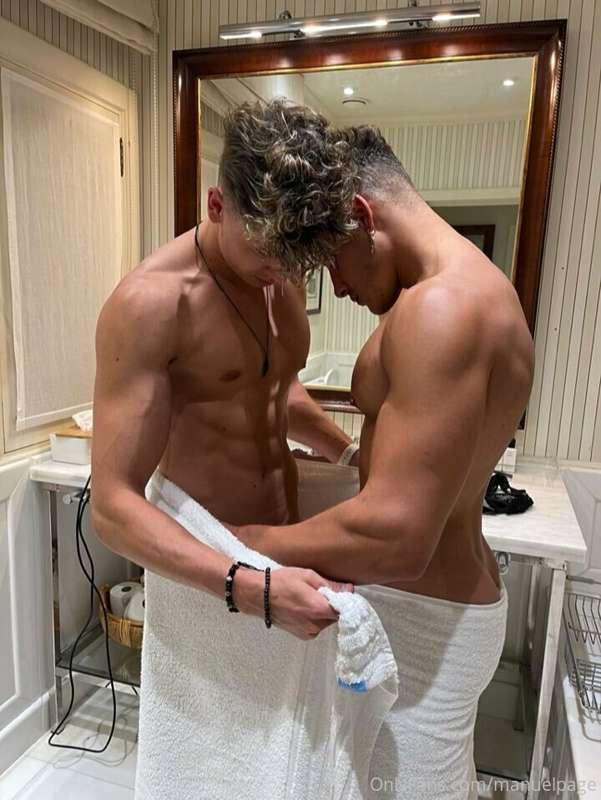 Do you wanna come in the bathroom in the middle of me and @y..