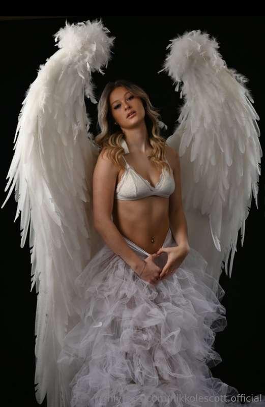 nikkolescott.official image #6
