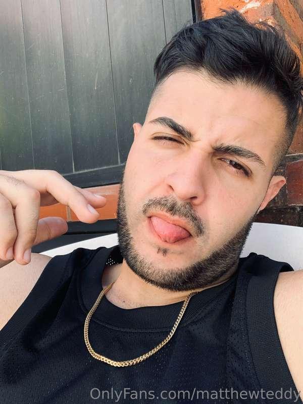 I hate waiting to be picked up 😋