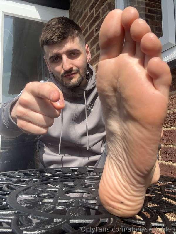 Get that fucking tongue out and start licking my sweaty stin..