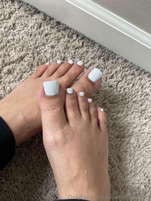White toes got chose for 🇨🇦 Any Canadians following me here?