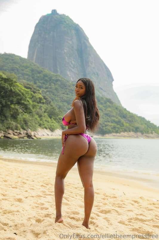 Bikinis are always fun 🥰