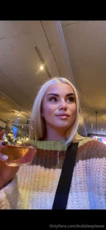 My fave sweater right now 😊 also, can we talk about how long..