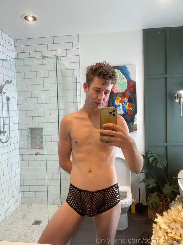 Happy Monday! Still waiting for my new cute underwear to arr..