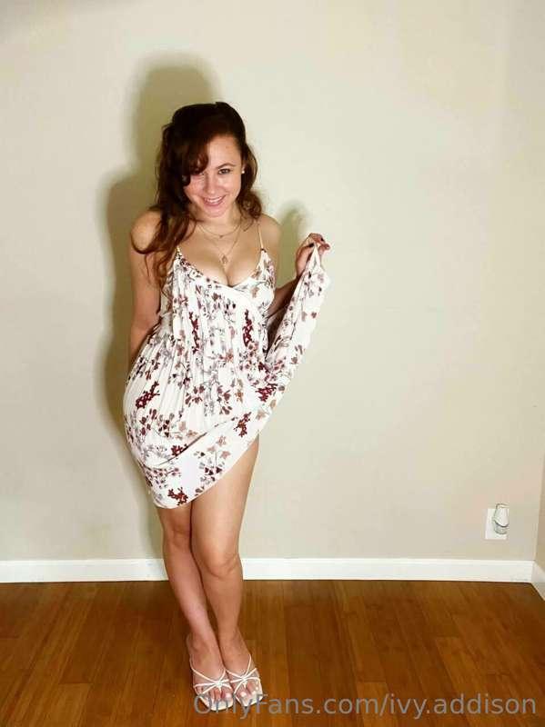How do you like me in this dress?😋 Or do you like it better ..