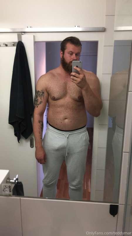 Tight pants. Maybe a little too tight 😂