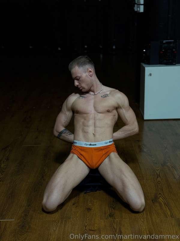 Kneeling, i like that..🤭