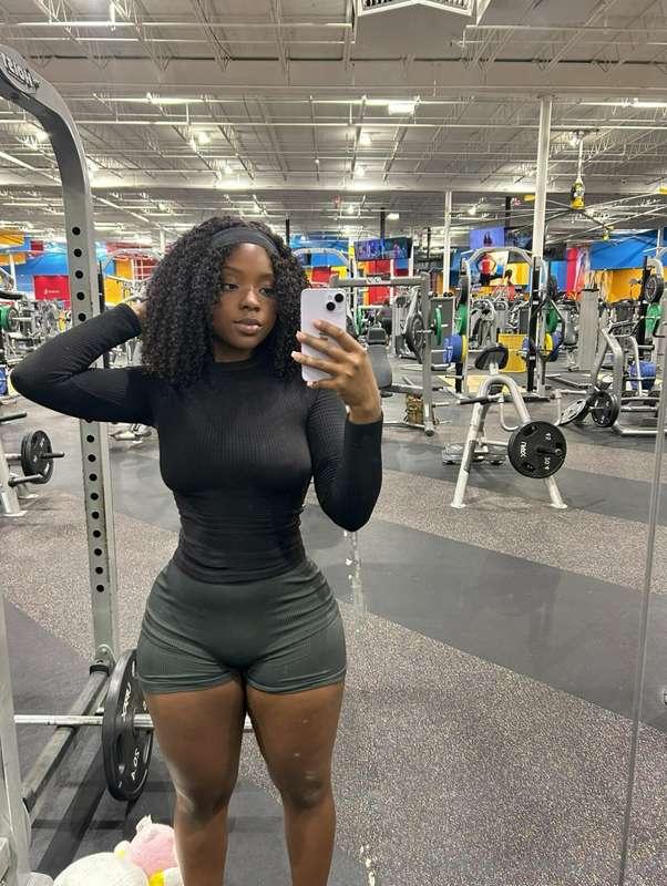 Omg my friend @millisowet finally started an OF! 🫣 She does ..